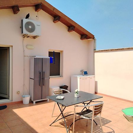 Apartamento Mansarda Con Terrazzo Privato Barletta Exterior foto